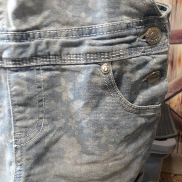 Jordache Distressed Floral Denim Girls Overall Shorts~LG 10-12~Cute~ - Picture 3 of 8